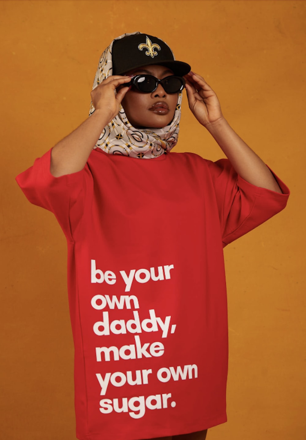 Oversized T-shirt with “Be your own Daddy” slogan (Red)