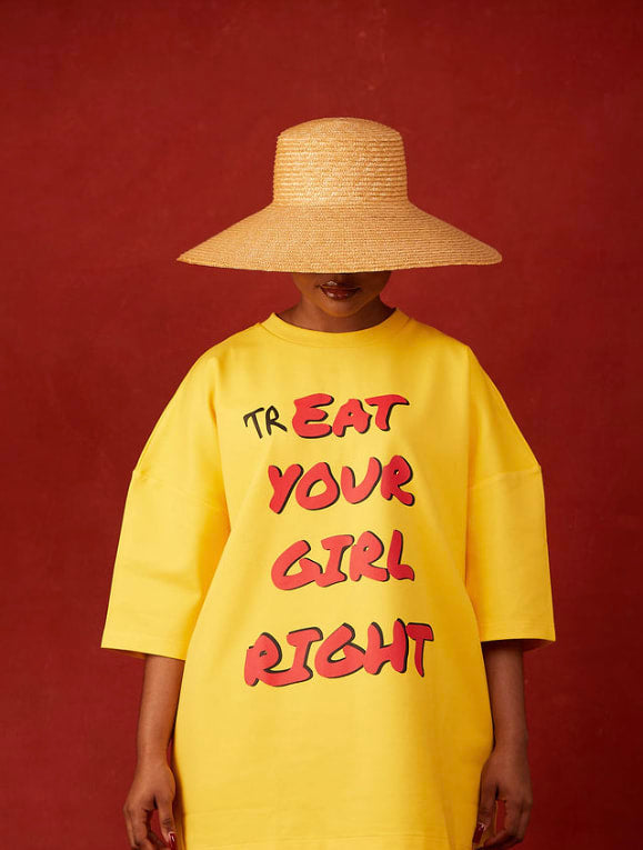 Oversized T-shirt with “TrEat Your Girl Right” slogan (Yellow)