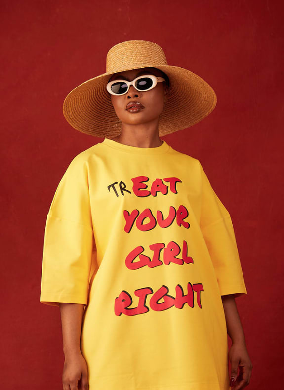 Oversized T-shirt with “TrEat Your Girl Right” slogan (Yellow)
