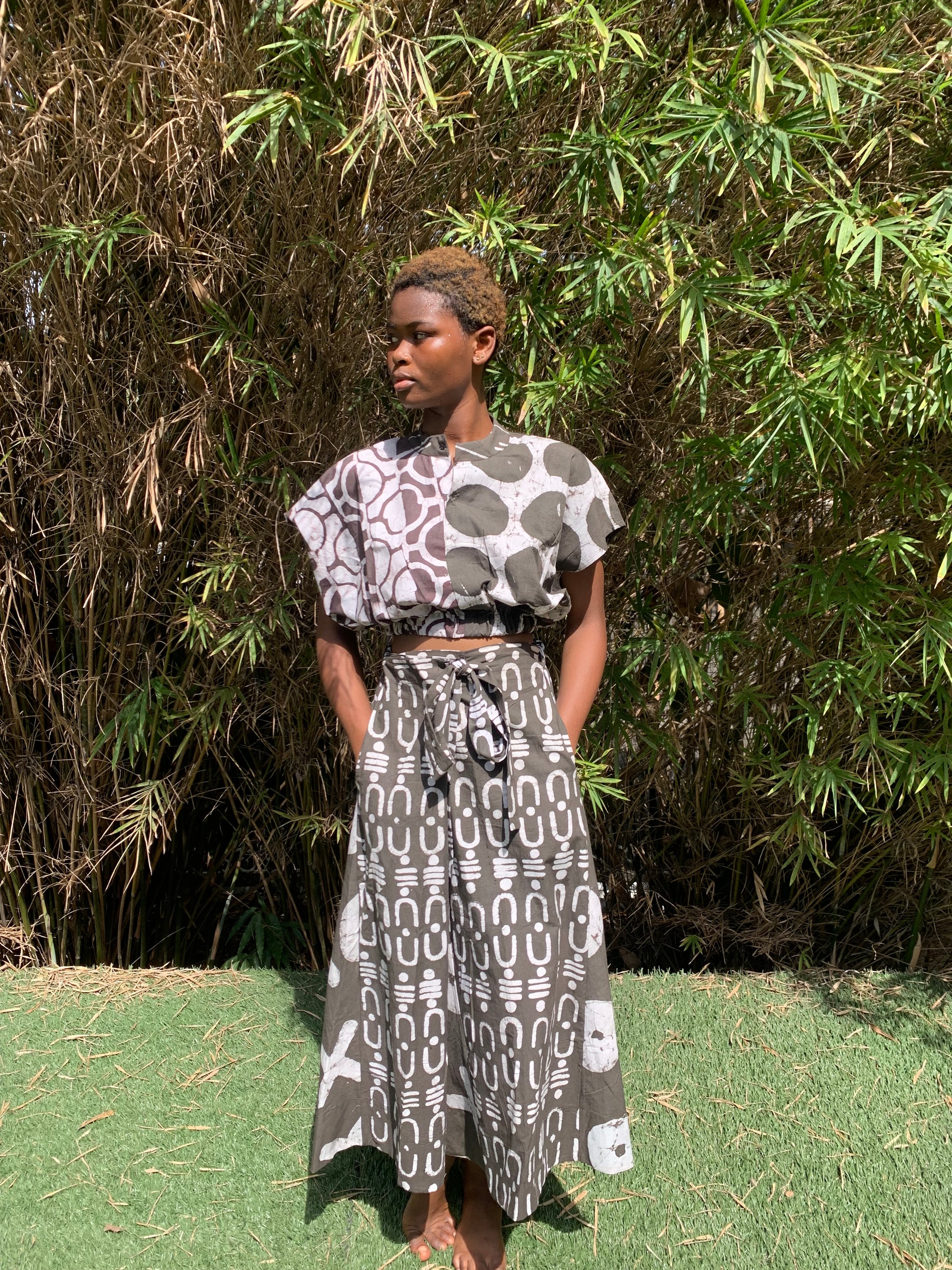 multiprint dark brown and white sleeveless crop top