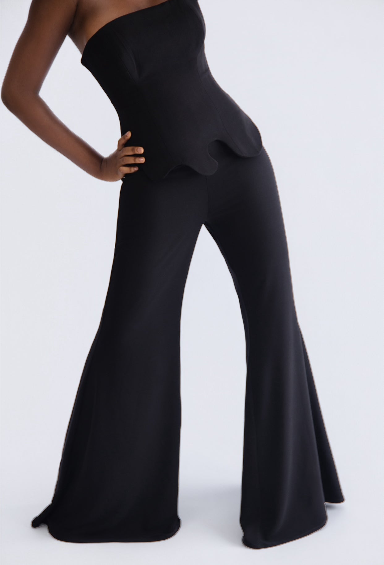 CONTOUR
BUSTIER - NOIR