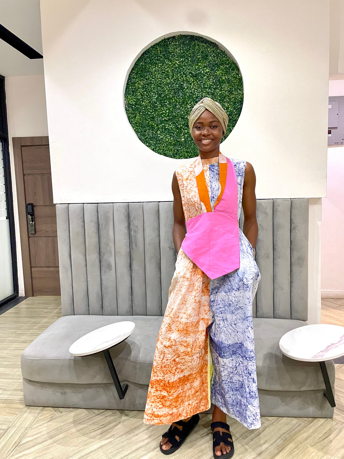 orange and white tile bib