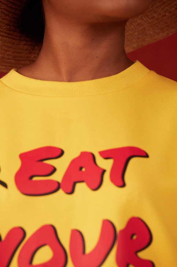 Oversized T-shirt with “TrEat Your Girl Right” slogan (Yellow)