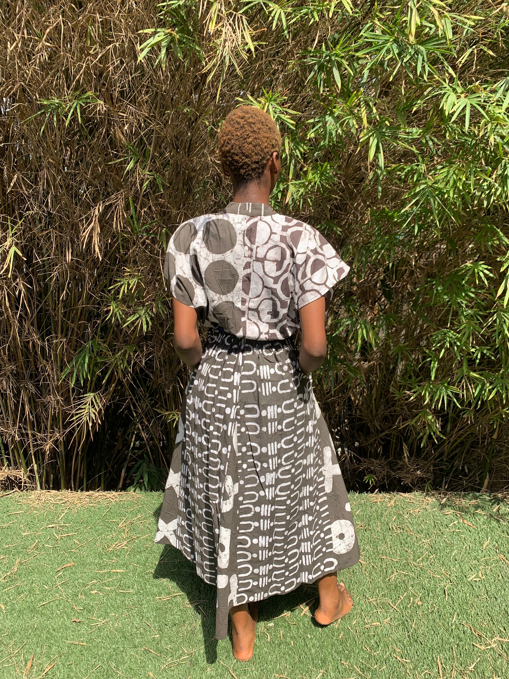 multiprint dark brown and white sleeveless crop top