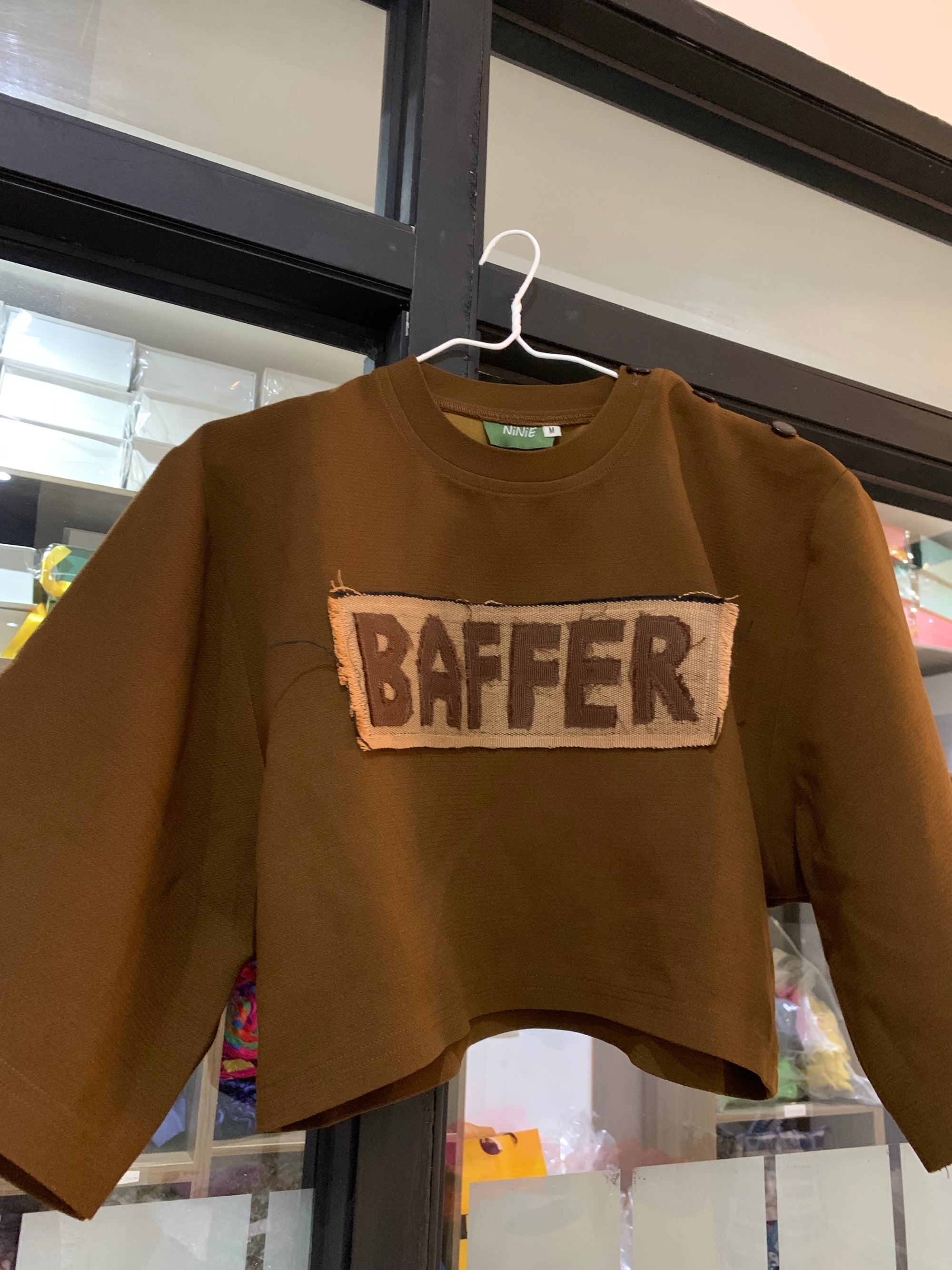 BAFFER CROP TEE BROWN