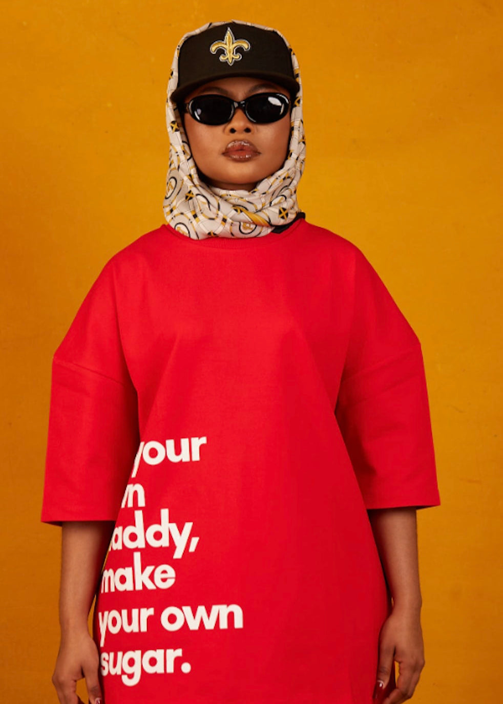 Oversized T-shirt with “Be your own Daddy” slogan (Red)