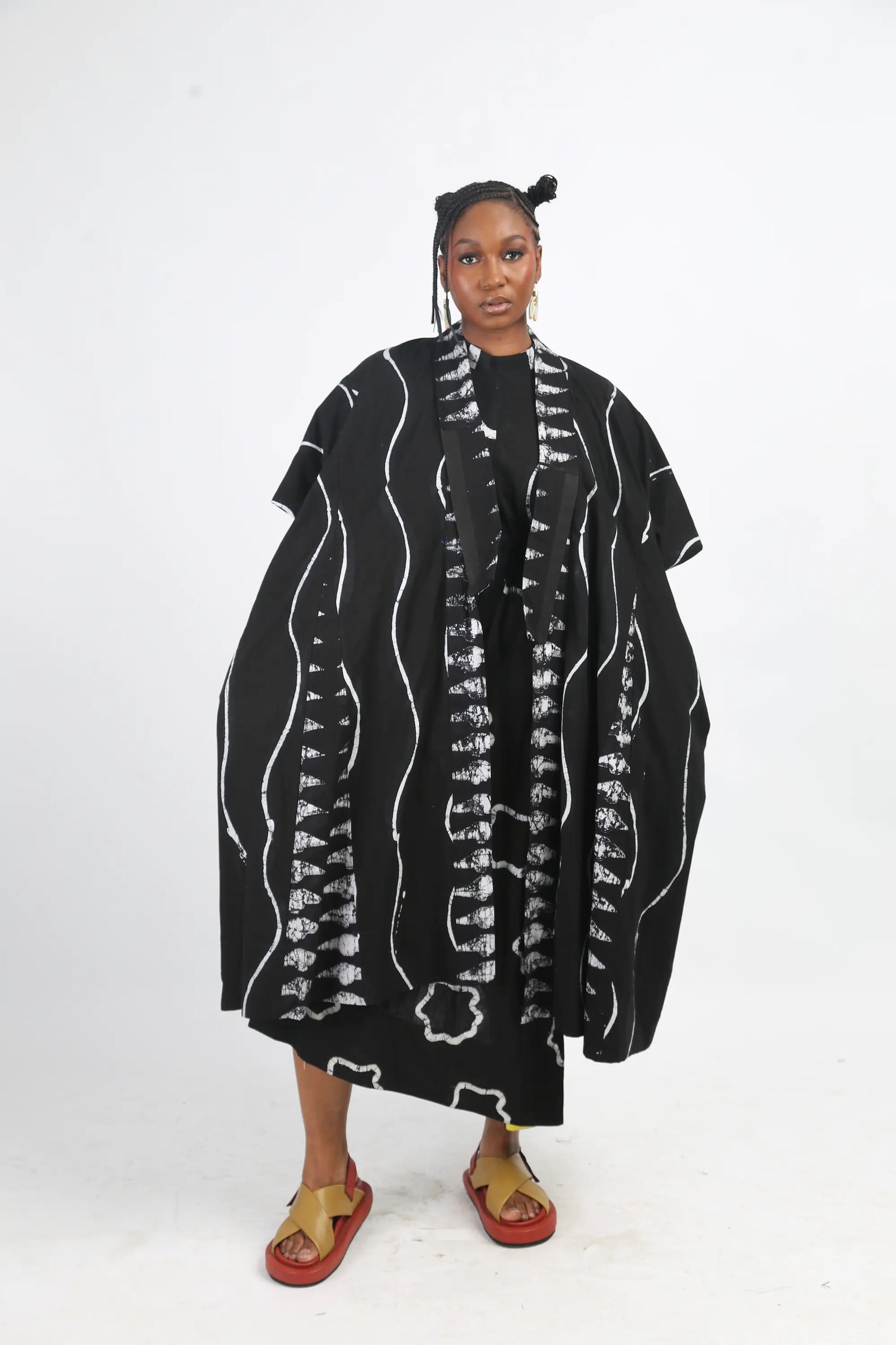 white and black multiprint kimono