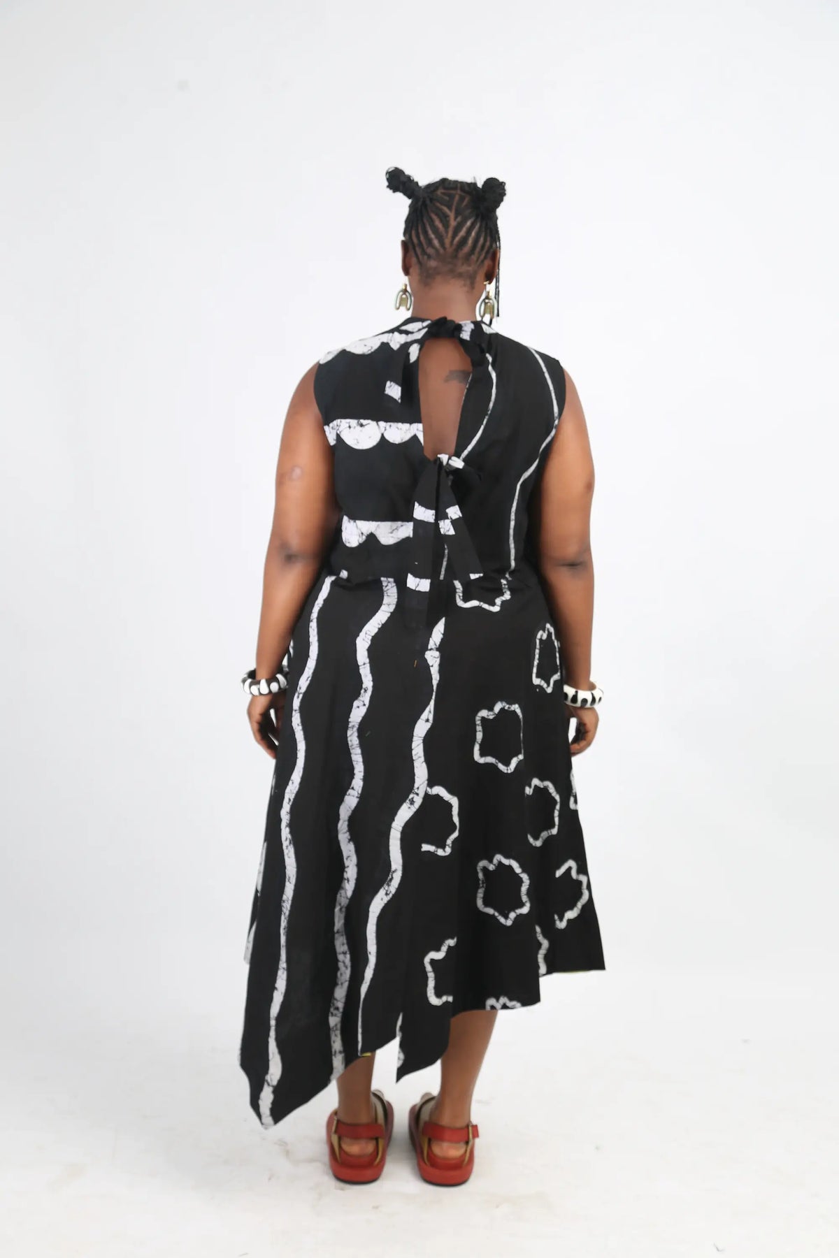white and black multiprint sleeveless midi iro dress