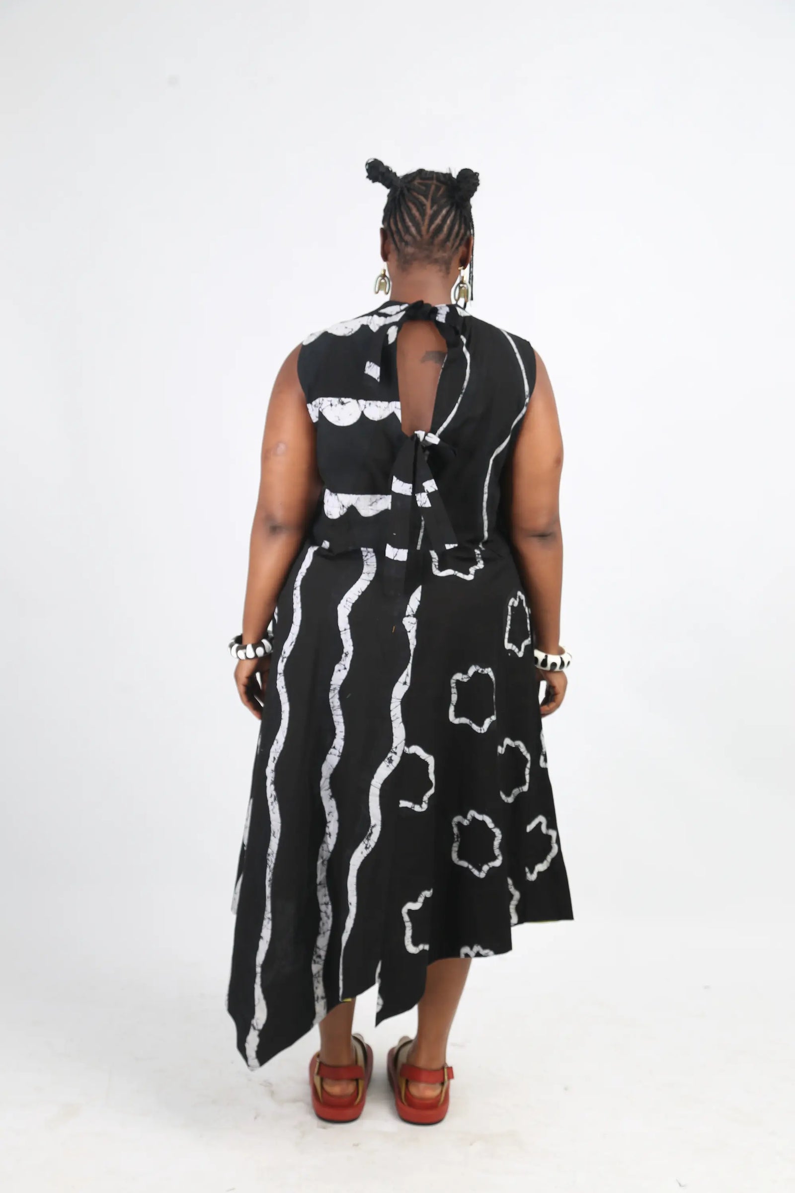 white and black multiprint sleeveless midi iro dress